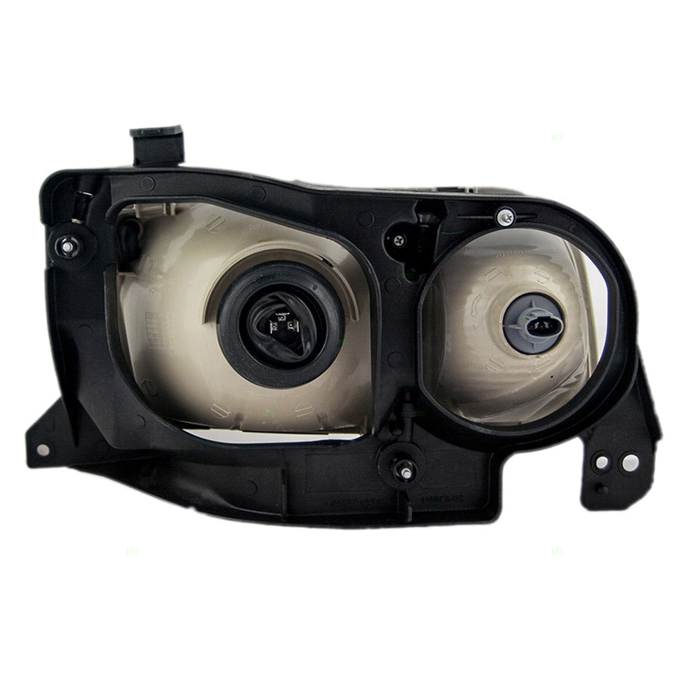 Brock Replacement Passenger Headlight Compatible with 1999-2004 Tracker 91174685