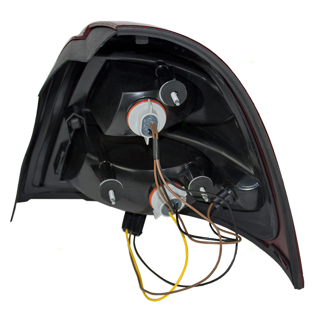 Brock Replacement Driver Tail Light Compatible with 2004-2008 Grand Prix 25851407
