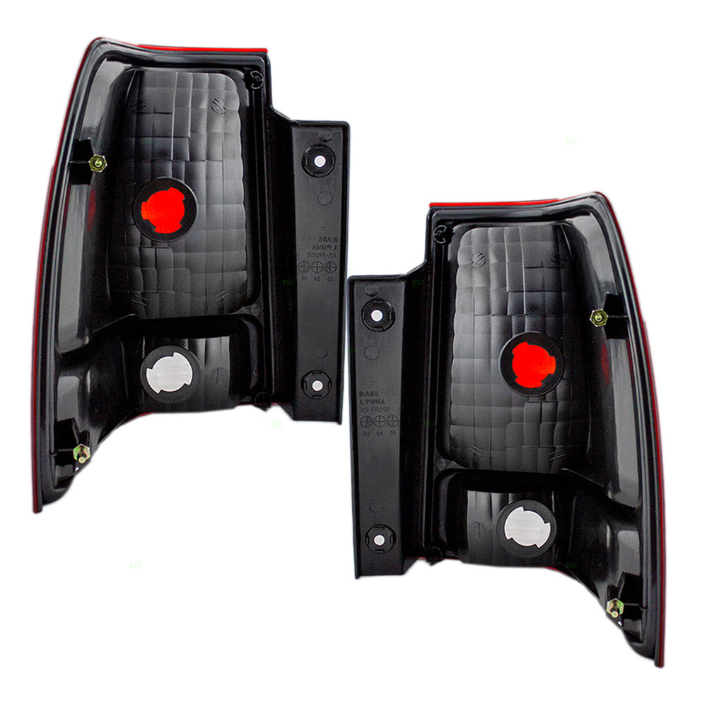 Tail Light for 2003-2006 Expedition 2L1Z13405AB Set FO2800166