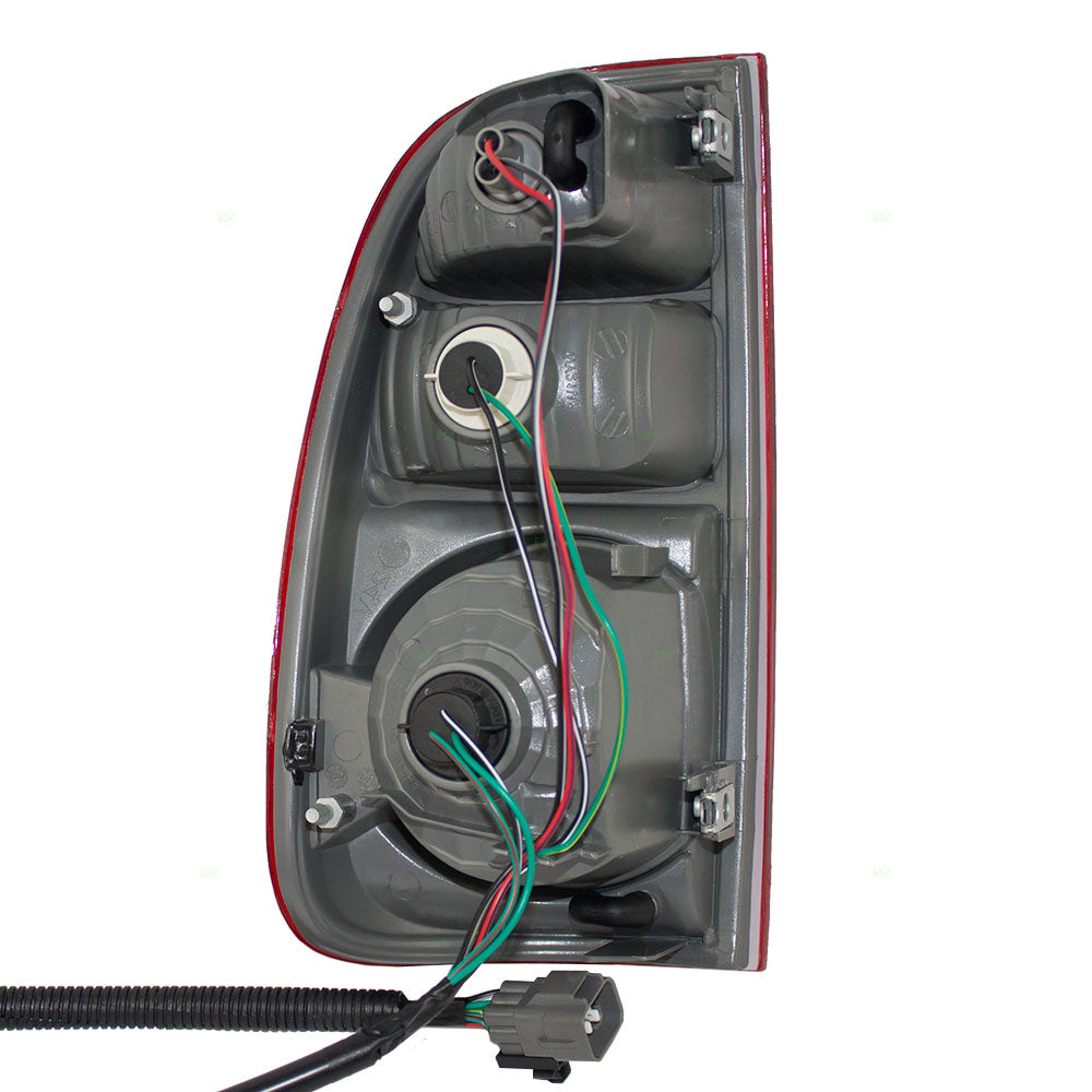 Brock Replacement Passengers Taillight Tail Lamp with Clear & Red Lens Compatible with 00-06 Pickup Truck 815500C060